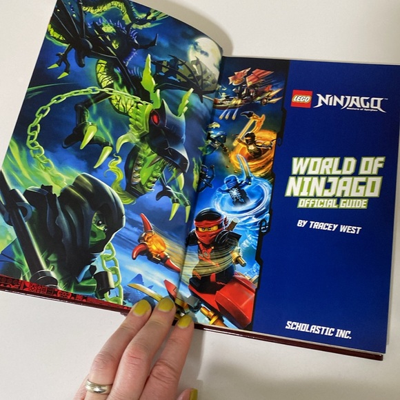 Lego Ninjago Offical Guide Book - Picture 2 of 6